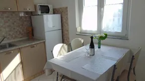 Holiday apartment with garden - Image 2