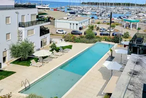 Luxus Apartment nur 300 Meter zum Strand mit Pool, Liegen, Grill, Privatparkplatz - Image 2