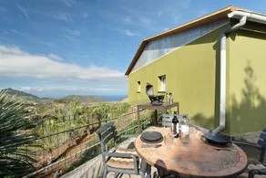 Appartement de vacances avec jardin et piscine | Vue mer - Image 3