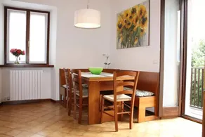 Appartement de vacances entièrement équipé avec jacuzzi, internet haut débit et jardin | Vue montagne | Parfait pour le travail à distance - Image 2