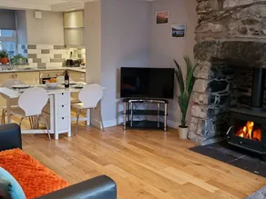 Cottage with garden - Image 2