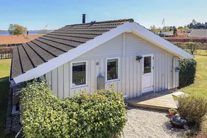 Voll ausgestattetes charmantes Ferienhaus mit Garten, Sauna und Terrasse | Wasserblick - Image 2