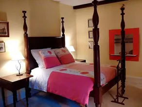 Family suite at Priory with park access and spacious rooms - Image 2