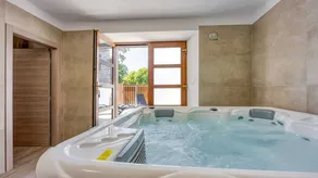 House with BBQ, hot tub & terrace | Garden view - Image 2
