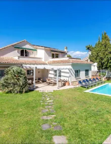 Familienorientierte Villa mit privatem Pool - Image 2