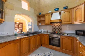 Children-friendly holiday home with private pool, barbeque & garden | Close to St. George's Basilica | Pets are welcome - Image 3