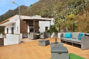 Charmante villa adaptée aux familles avec internet haut débit, piscine privée et jardin | Vue montagne | Avec animaux bienvenus - Image 4