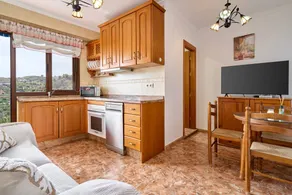 Holiday Home 'Carmela' with Mountain Views, Wi-Fi and Air Conditioning - Image 5