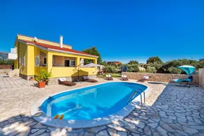 Villa with terrace, private pool & barbeque - Image 2