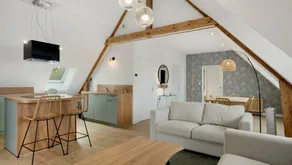 Apartment with terrace - Image 2
