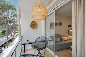 Flat with terrace & garden - Image 4