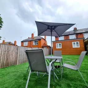 Flat with garden - Image 2