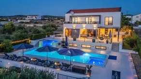 Fully equipped holiday apartment with jacuzzi, BBQ & garden | Pets allowed - Image 3
