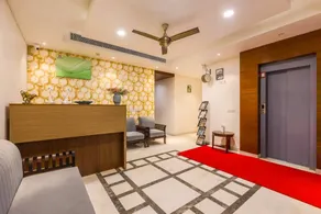 Apartment with garden - Image 5