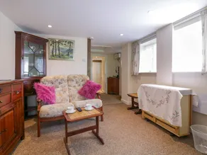 Lovely cottage with terrace & garden - Image 4