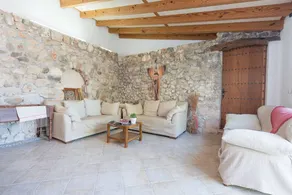 Holiday home with private pool, garden & terrace - Image 4