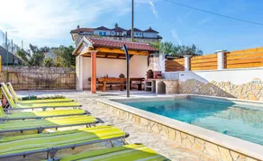 Holiday apartment with terrace, barbeque & pool - Image 2