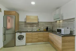 Flat with terrace - Image 4