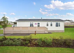 Family-friendly chalet with sauna & hot tub - Image 4