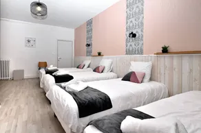 Room 'Chambre 7' with Shared Terrace, Wi-Fi and Air Conditioning - Image 5