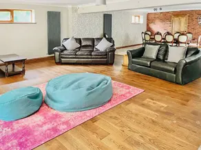 Cottage with garden | River view - Image 2