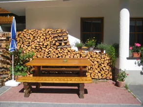 Holiday apartment with BBQ, garden & terrace - Image 3