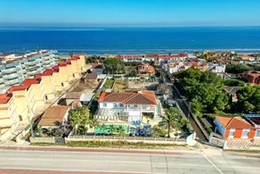 Children-friendly pleasant apartment with pool, garden & BBQ | Garden view | Close to the beach - Image 2