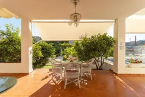 Villa con barbacoa, jardín y terraza | Vistas a la montaña - Image 2