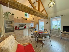 Cottage with barbecue & garden - Image 4