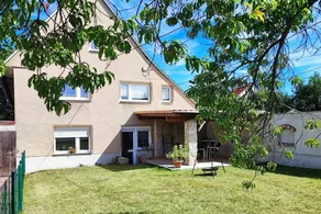 Holiday home with barbecue, garden & terrace - Image 3