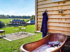 Cottage with garden & BBQ - Image 2