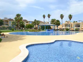 Holiday apartment with pool & garden - Image 3