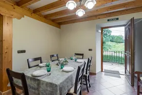 Holiday home with garden, barbecue & terrace | Mountain view - Image 4