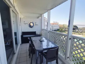 Apartment with pool - Image 2