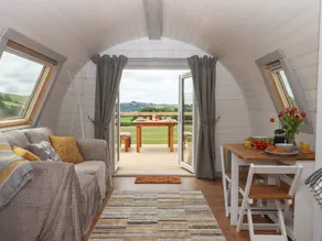Cottage with jacuzzi & garden - Image 2