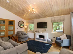 Child-friendly cottage with sauna, terrace & hot tub - Image 4