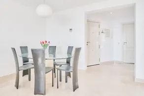 Maison entièrement équipée avec piscine, jardin et internet haut débit | Vue mer | Proche de la plage - Image 4