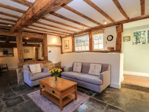 Cottage with garden & BBQ - Image 5