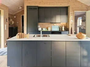 Seaside cabin with panoramic views in Alvundfjord - Image 5