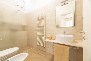 Dedicated room with garden - Image 4