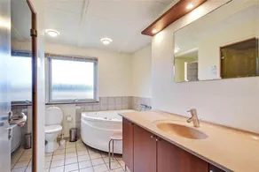 House with terrace, sauna & jacuzzi - Image 4