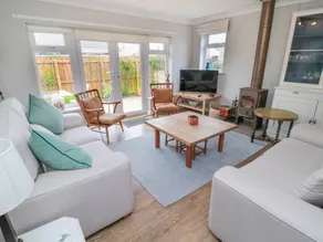 Cottage with garden - Image 2