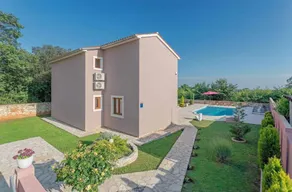 Casa vacacional con barbacoa, jardín y terraza - Image 2