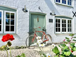 Cottage with garden & jacuzzi - Image 2