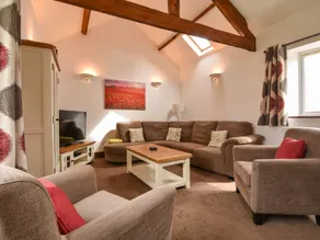 Cottage with hot tub, garden & barbeque - Image 3