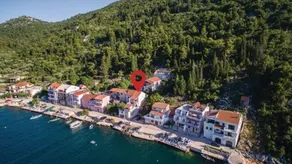 Villa with BBQ, terrace & garden - Image 2