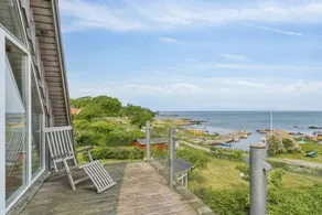 Child-friendly holiday home with garden, terrace & barbeque | Beach view | Beach nearby - Image 3