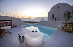 Villa with pool & terrace - Image 2