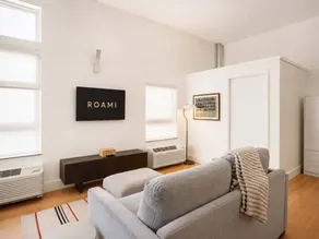 Roami at Studio 135 - Stylish Studio | 2 units - Image 5