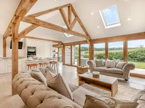 Cottage with barbecue, jacuzzi & garden - Image 2